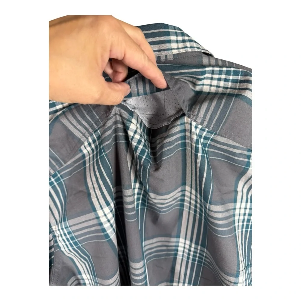 Wrangler Blue and Gray Plaid Casual Shirt‎